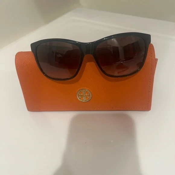 Tory Burch Black Sunglasses with Orange Case - Picture 1 of 6